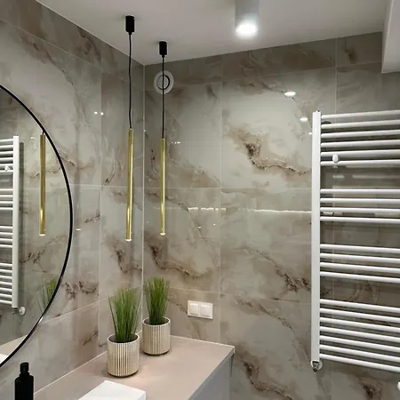 Nowy Z Dwoma Sypialniami I Garazem *