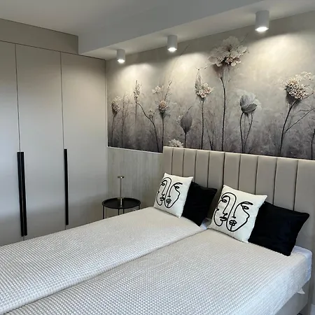 Nowy Z Dwoma Sypialniami I Garazem *