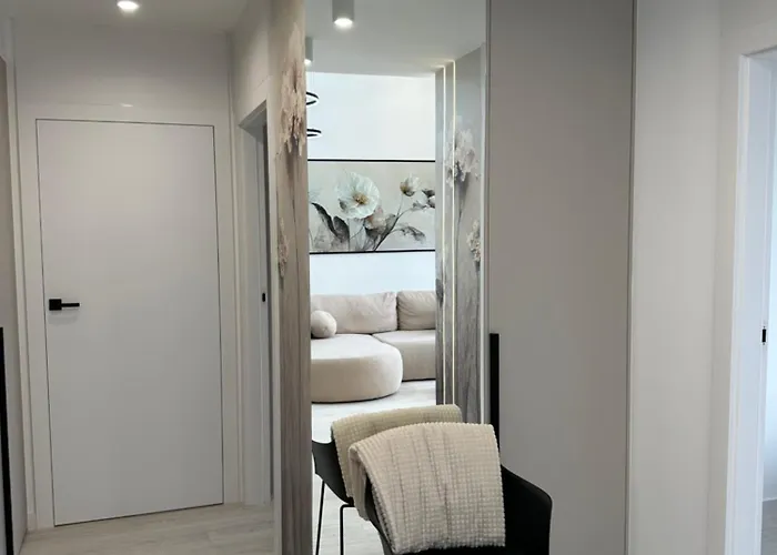 Nowy Z Dwoma Sypialniami I Garazem